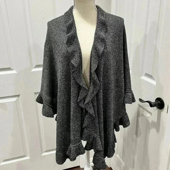 C Est. 1946 Cape / Poncho Black with sparkle silver strands - Picture 8 of 9
